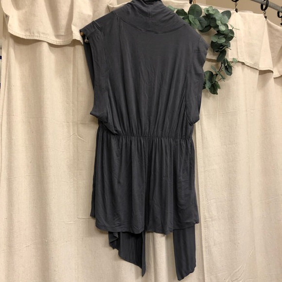 Mercer & Madison gray vest. Size small - Picture 2 of 3